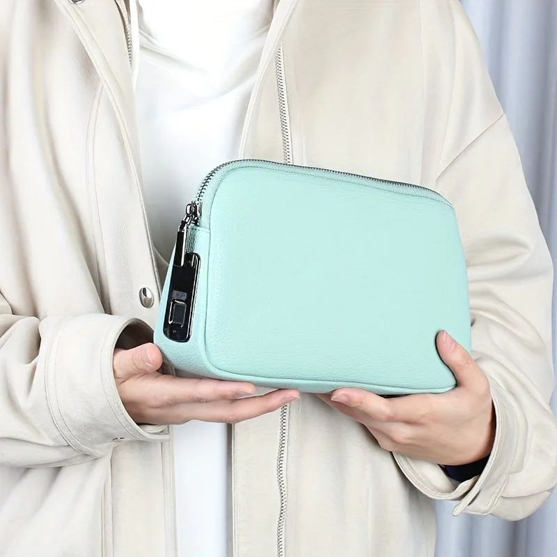Anti-Theft Fingerprint Lock Travel Bag - USB Rechargeable