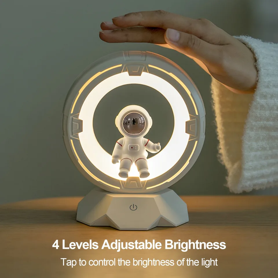 مصباح ليلي LED بشكل رائد فضاء مع تحكم باللمس وقابلية لإعادة الشحن