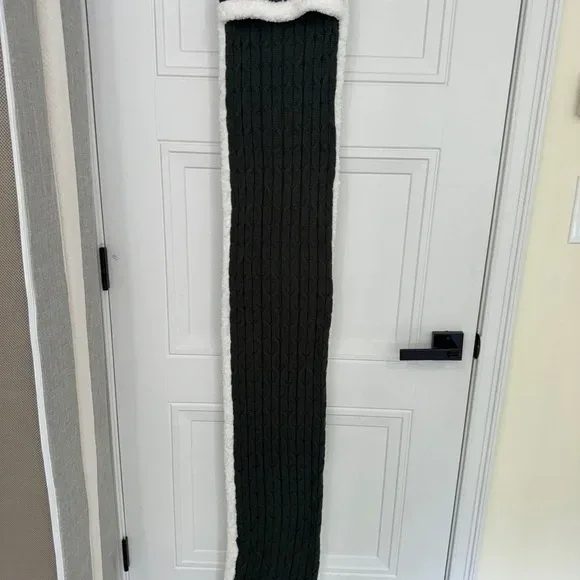 Huggle Scarf